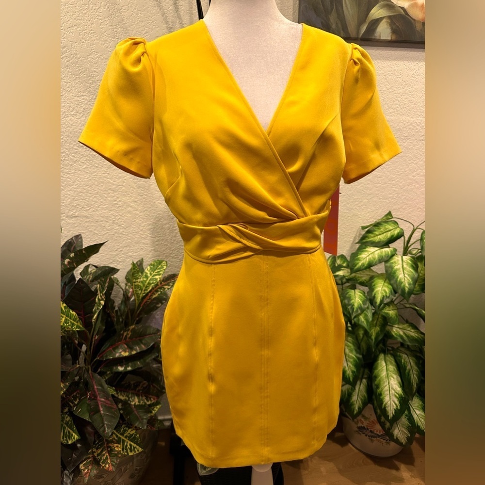 LDT Gianna Twist Front Surplice V-Neck Yellow Sheath Mini Dress Sz 8 NWT $189